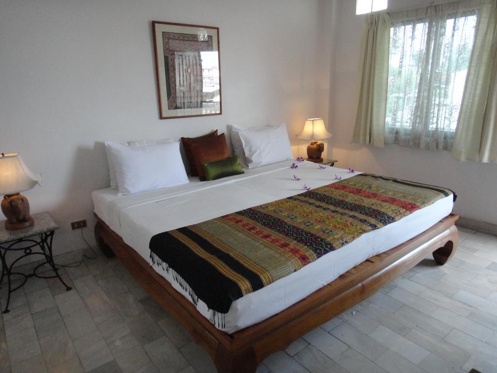 The Red Hibicus Guest House Чіангмай Екстер'єр фото